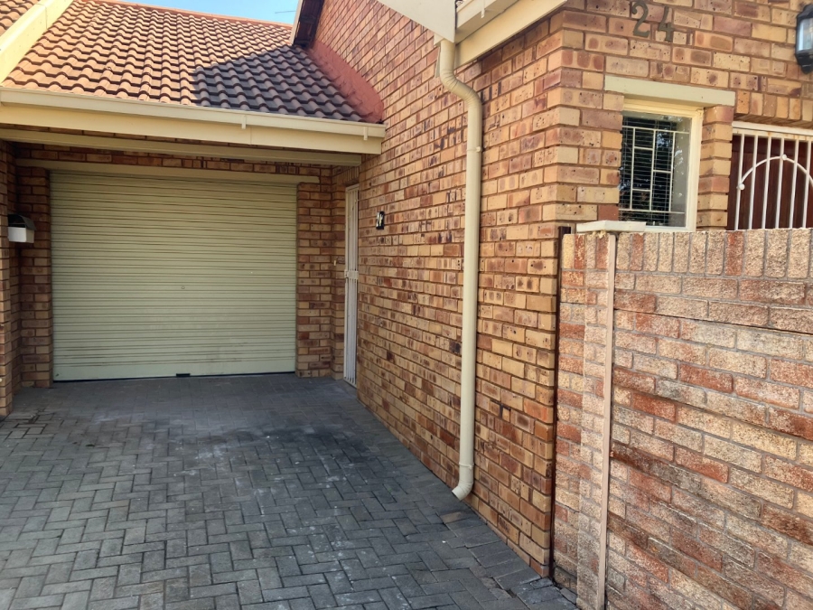 2 Bedroom Property for Sale in Fleurdal Free State